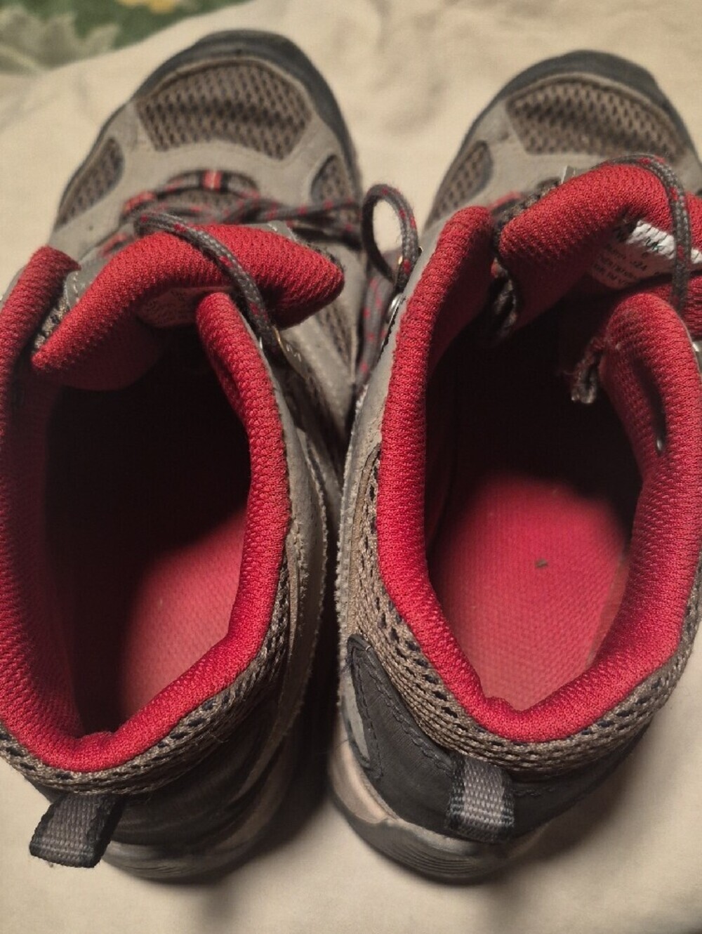 Merrell Women's Gray Hiking Ankle Boots with Red Lining - Picture 9 of 10